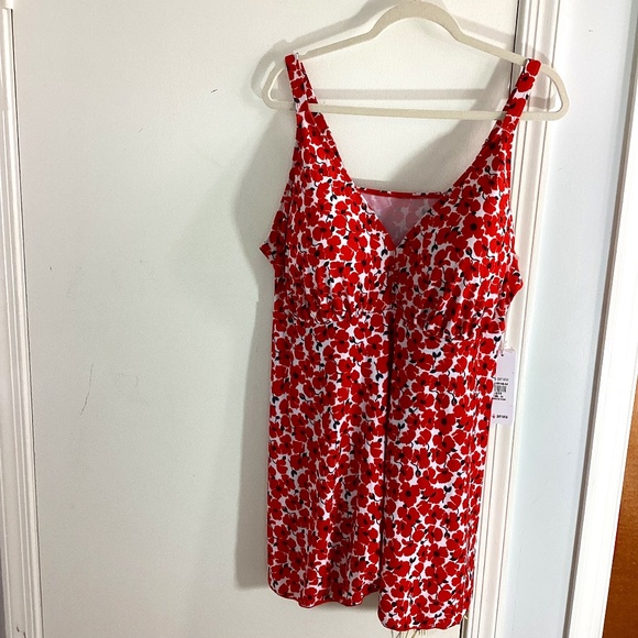 NWT PERONA WOMAN PLUS 24W FLORAL RED SWIMDRESS ONE PIECE SWIMSUIT FLATTERING - Picture 1 of 10